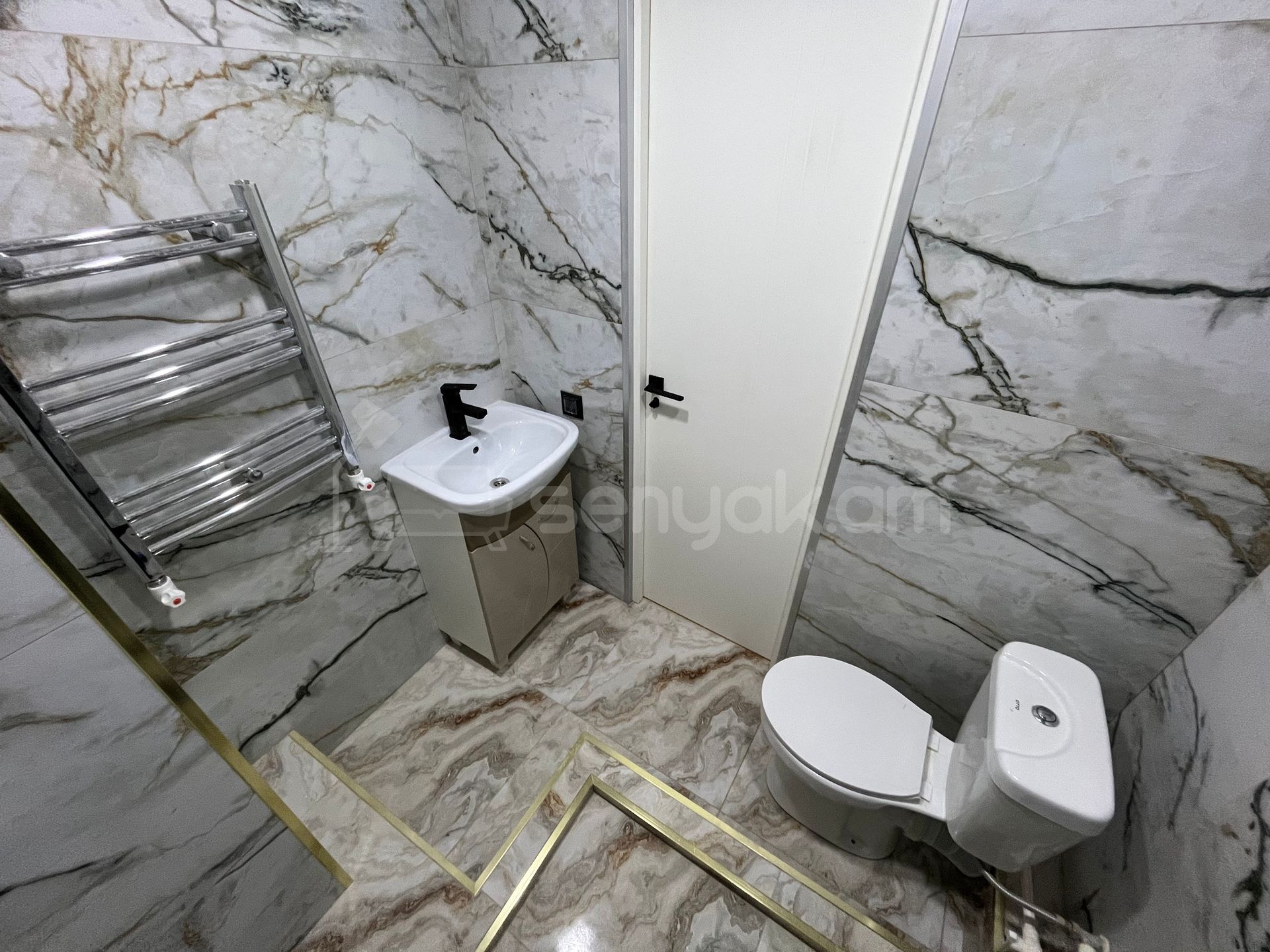 2 Սենյականոց Բնակարան Քարե Շենքում, 39քմ, 2/4 հարկ, Կապիտալ Վերանորոգված