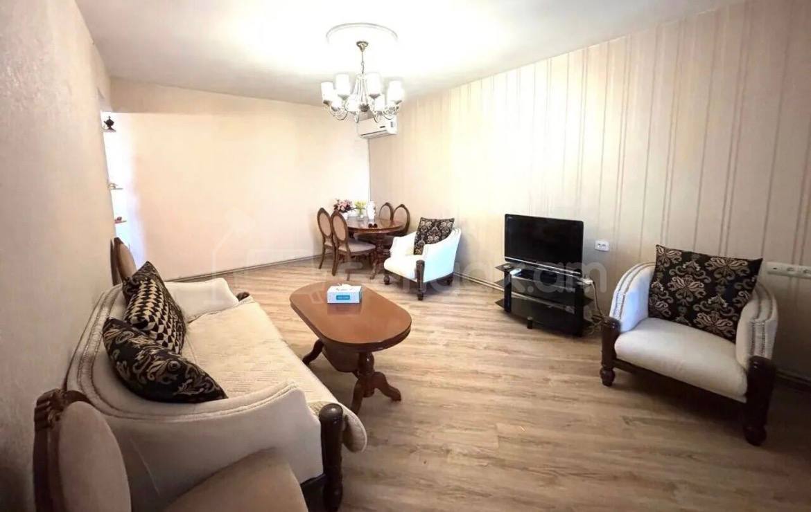 3 Սենյականոց Բնակարան, 70քմ, 9/9 հարկ, Նորմալ Վիճակում, Կահավորված