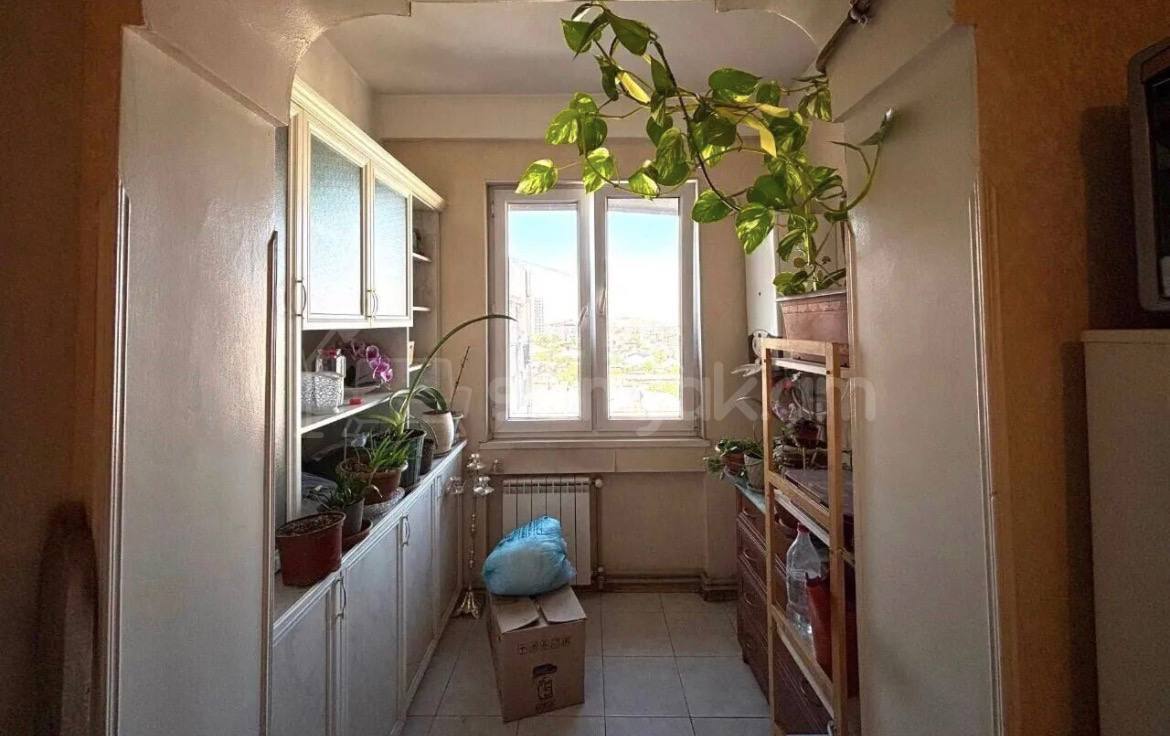 3 Սենյականոց Բնակարան, 70քմ, 9/9 հարկ, Նորմալ Վիճակում, Կահավորված