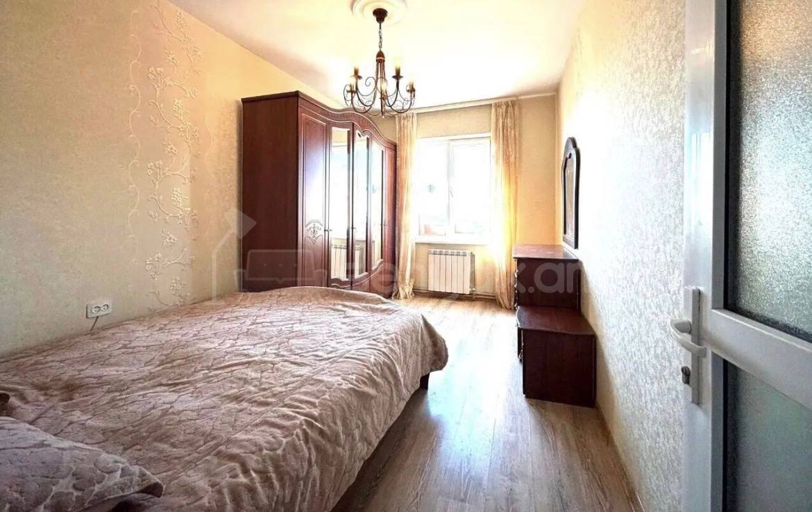 3 Սենյականոց Բնակարան, 70քմ, 9/9 հարկ, Նորմալ Վիճակում, Կահավորված