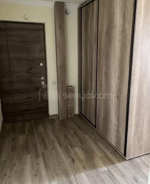 3 Սենյականոց Բնակարան Քարե Շենքում, 100քմ, 5/5 հարկ, Կապիտալ Վերանորոգված