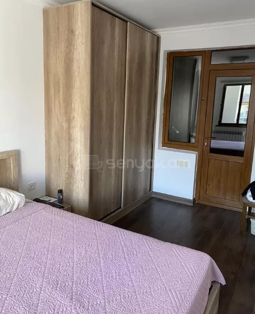 3 Սենյականոց Բնակարան Քարե Շենքում, 100քմ, 5/5 հարկ, Կապիտալ Վերանորոգված