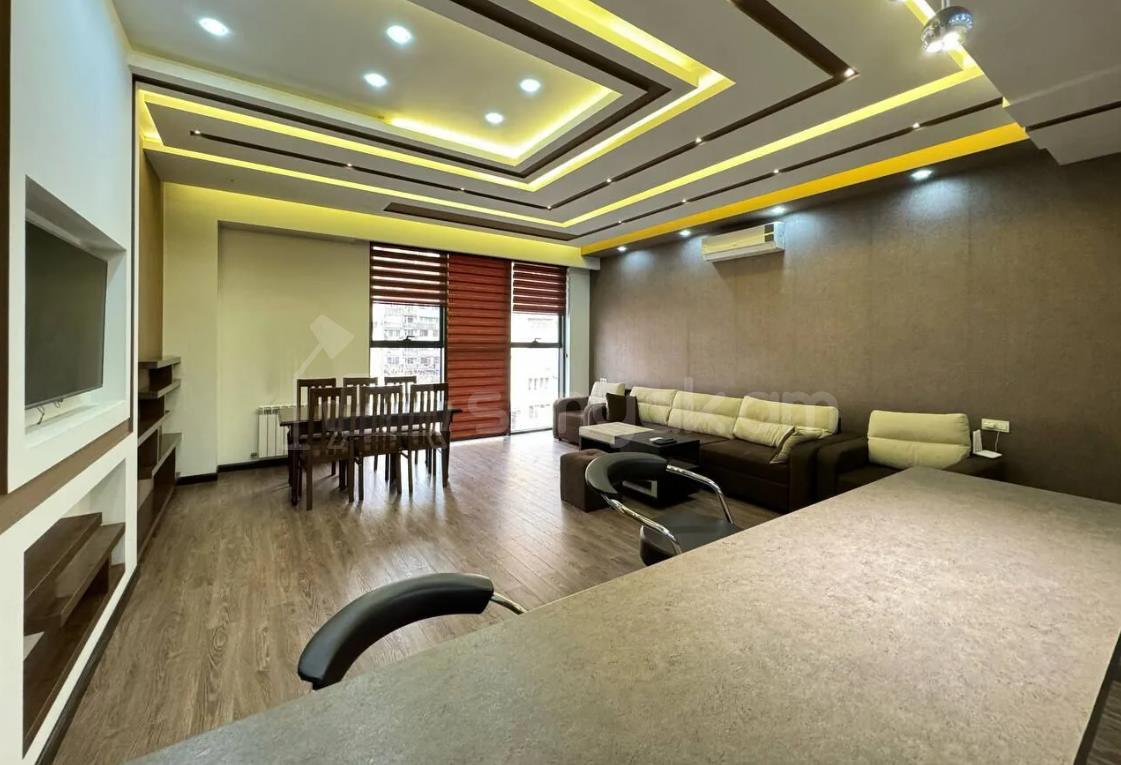 3 Սենյականոց Բնակարան Նորակառույցում, 90քմ, 4/5 հարկ, Դիզայներական Վերանորոգված, Կահավորված