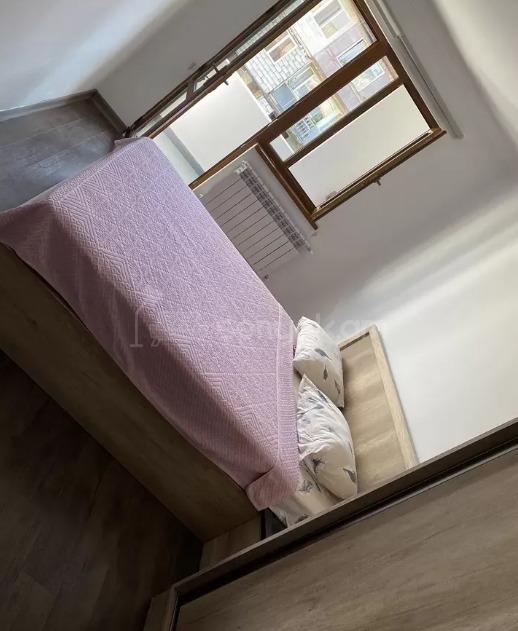 3 Սենյականոց Բնակարան Քարե Շենքում, 100քմ, 5/5 հարկ, Կապիտալ Վերանորոգված