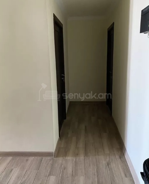 3 Սենյականոց Բնակարան Քարե Շենքում, 100քմ, 5/5 հարկ, Կապիտալ Վերանորոգված