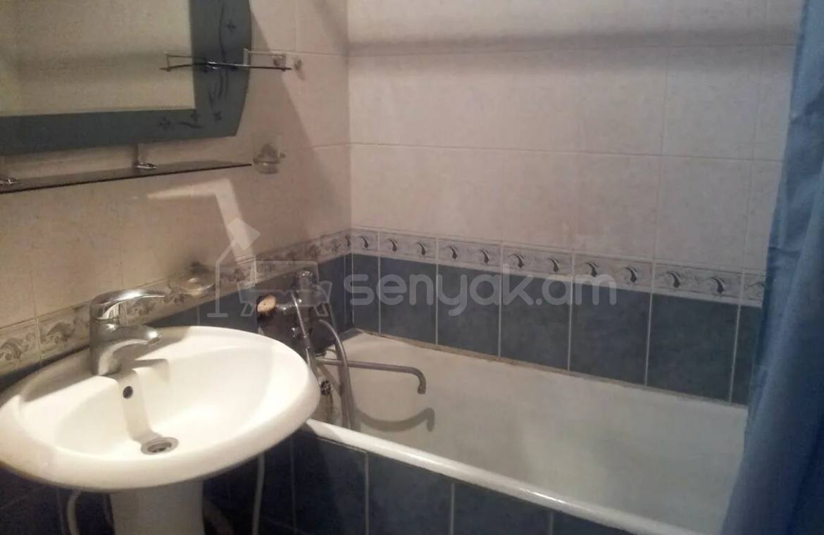 2 Սենյականոց Բնակարան Քարե Շենքում, 72քմ, 5/6 հարկ, Նորմալ Վիճակում, Կահավորված