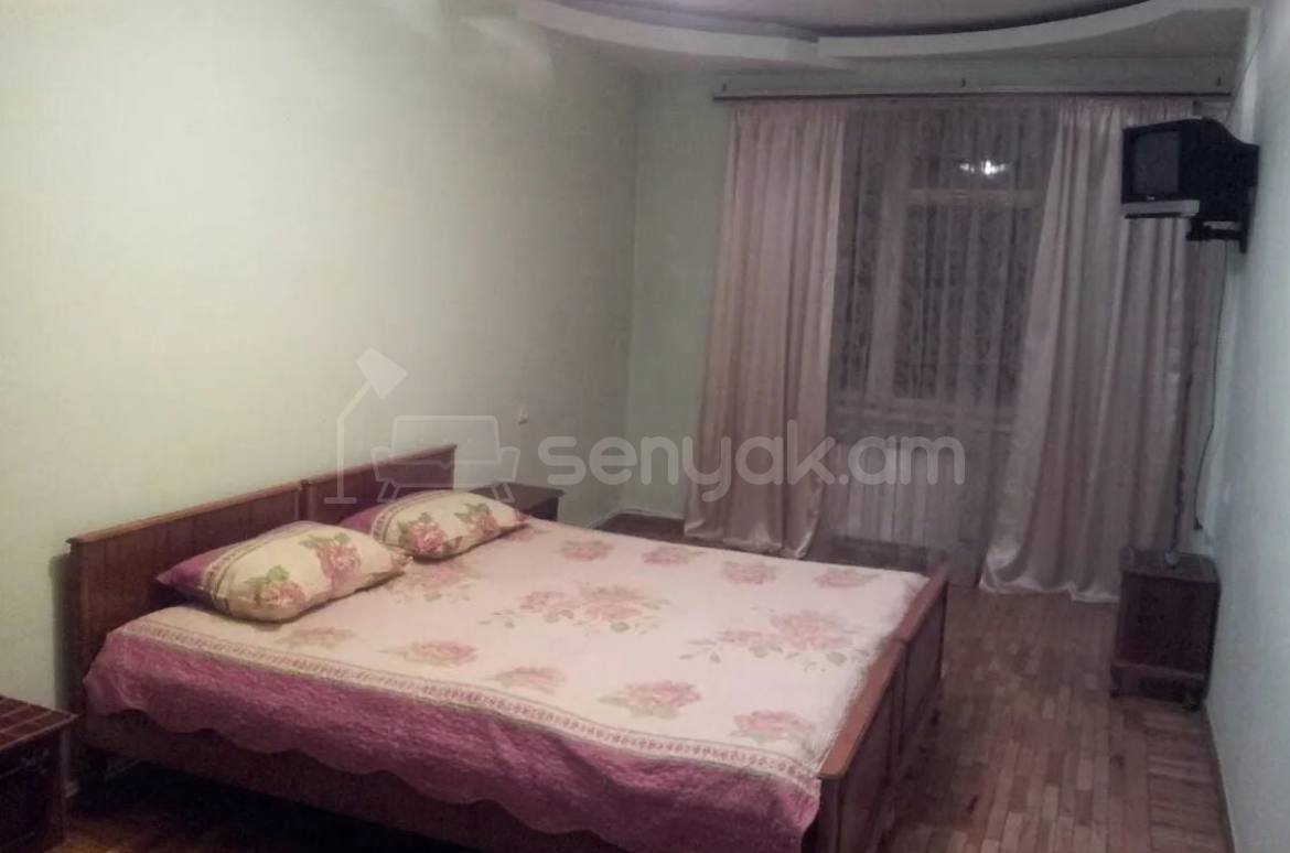 2 Սենյականոց Բնակարան Քարե Շենքում, 72քմ, 5/6 հարկ, Նորմալ Վիճակում, Կահավորված