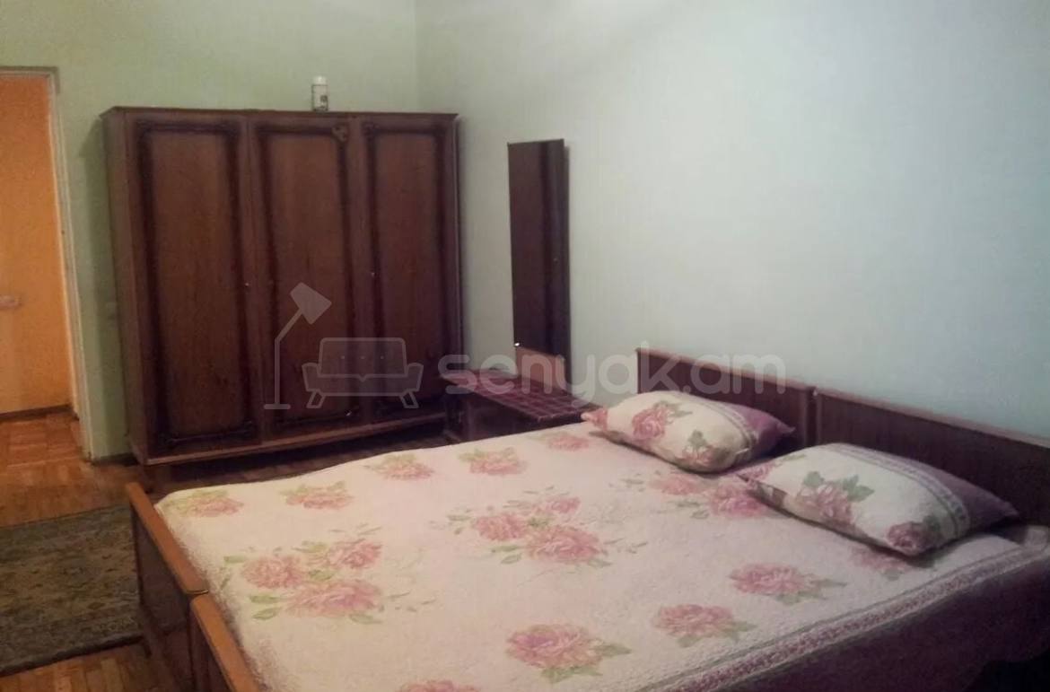 2 Սենյականոց Բնակարան Քարե Շենքում, 72քմ, 5/6 հարկ, Նորմալ Վիճակում, Կահավորված