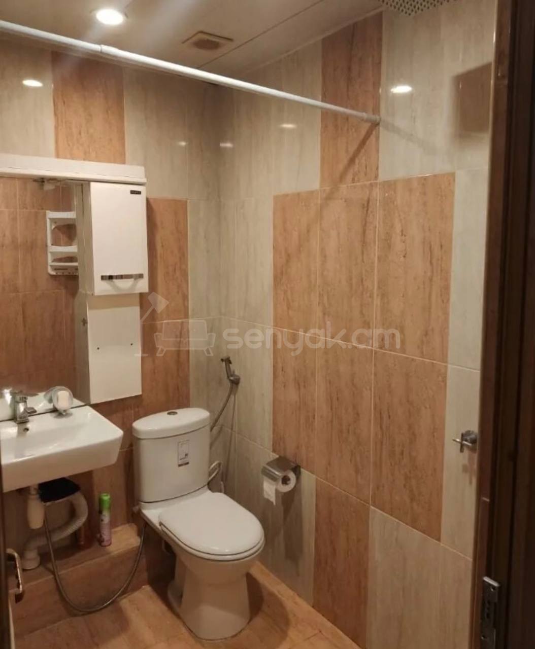 2 Սենյականոց Բնակարան Քարե Շենքում, 50քմ, 3/5 հարկ, Կոսմետիկ Վերանորոգված, Կահավորված