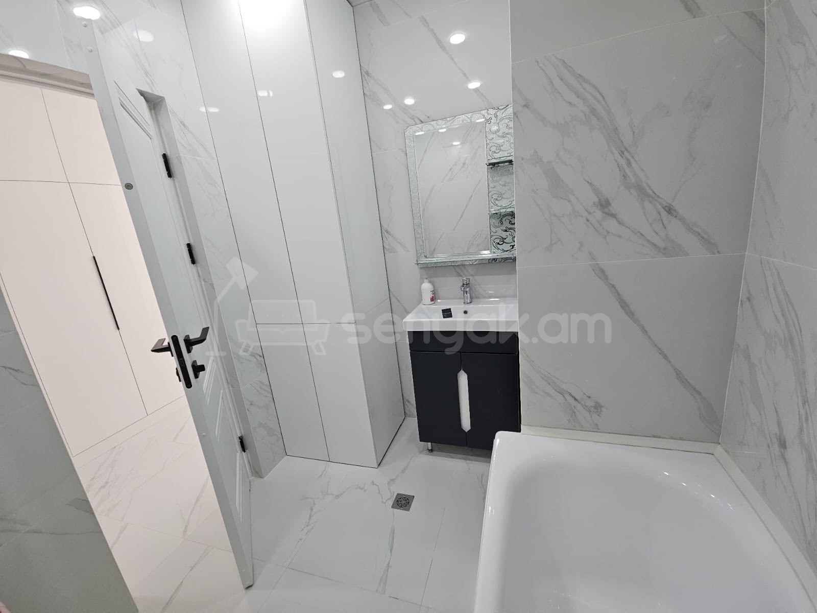 3 Սենյականոց Բնակարան, 77քմ, 3/14 հարկ, Դիզայներական Վերանորոգված