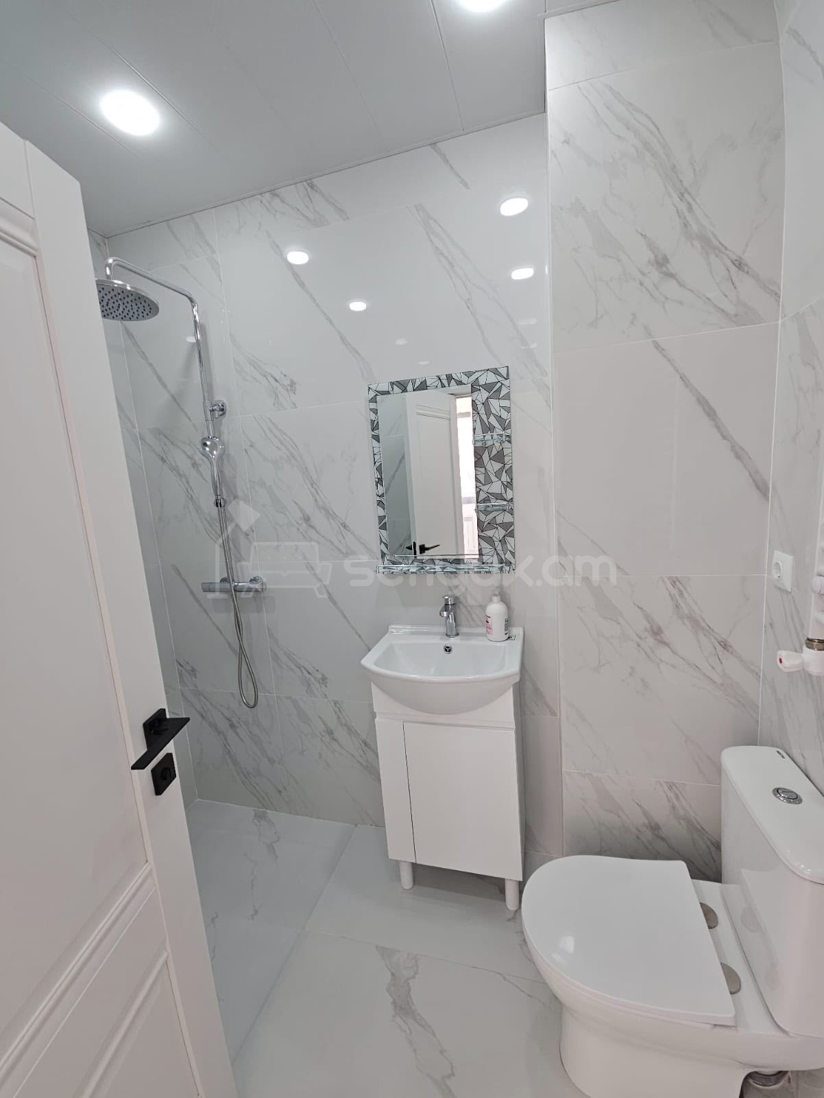 3 Սենյականոց Բնակարան, 77քմ, 3/14 հարկ, Դիզայներական Վերանորոգված