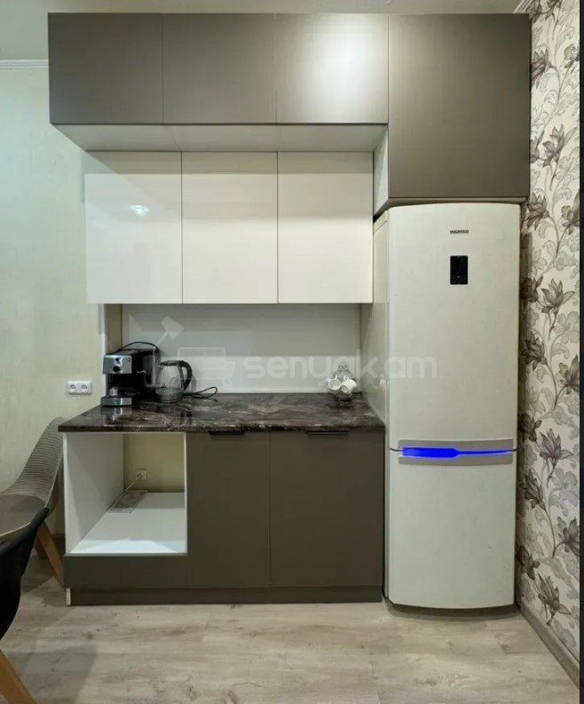 4 Սենյականոց Բնակարան Քարե Շենքում, 90քմ, 3/4 հարկ, Կապիտալ Վերանորոգված, Կահավորված