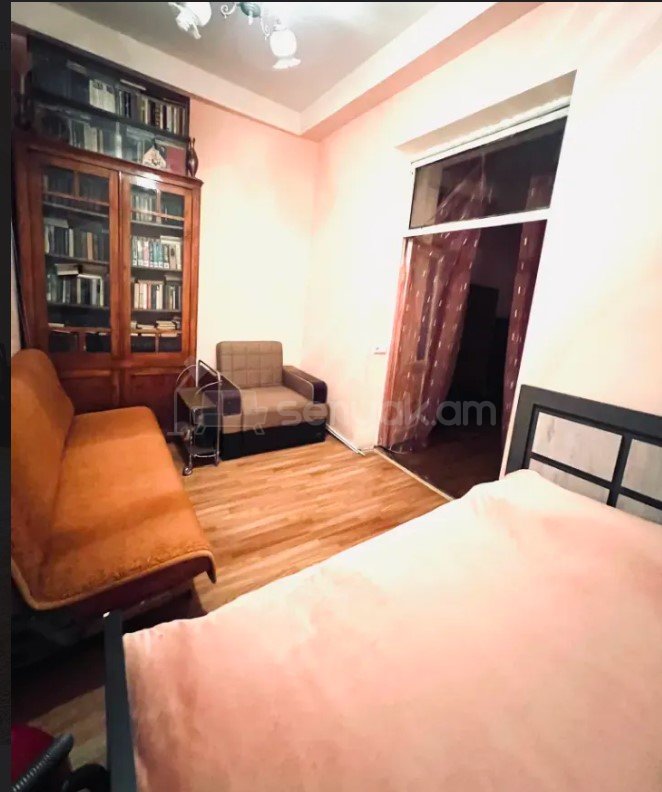 4 Սենյականոց Բնակարան Քարե Շենքում, 90քմ, 3/4 հարկ, Կապիտալ Վերանորոգված, Կահավորված