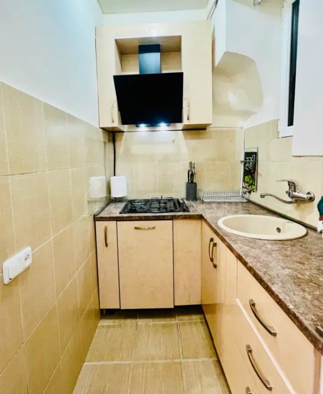 4 Սենյականոց Բնակարան Քարե Շենքում, 90քմ, 3/4 հարկ, Կապիտալ Վերանորոգված, Կահավորված