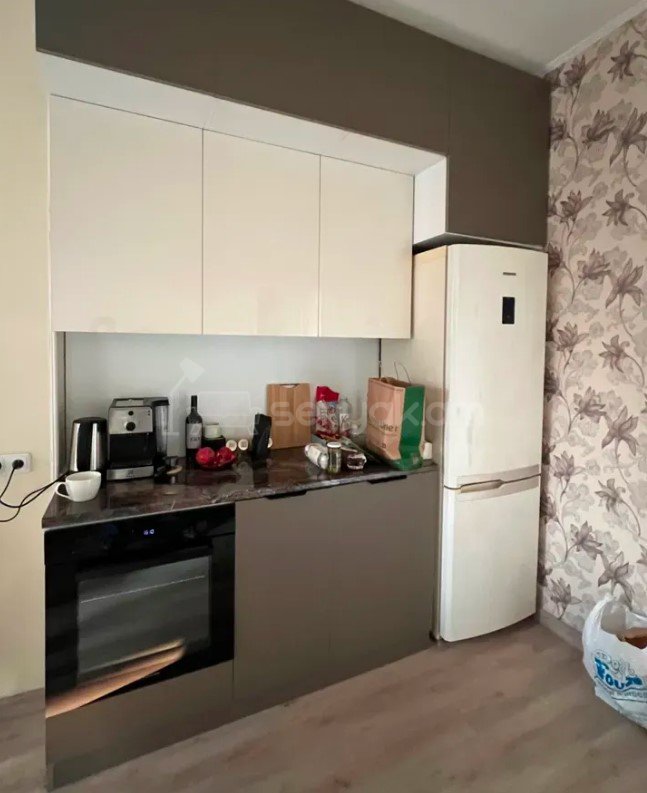 4 Սենյականոց Բնակարան Քարե Շենքում, 90քմ, 3/4 հարկ, Կապիտալ Վերանորոգված, Կահավորված