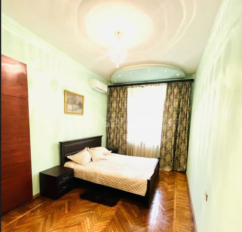 4 Սենյականոց Բնակարան Քարե Շենքում, 90քմ, 3/4 հարկ, Կապիտալ Վերանորոգված, Կահավորված