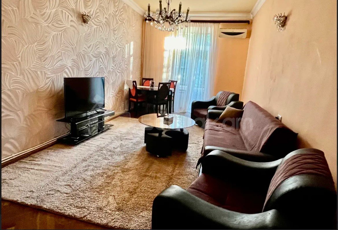 4 Սենյականոց Բնակարան Քարե Շենքում, 90քմ, 3/4 հարկ, Կապիտալ Վերանորոգված, Կահավորված