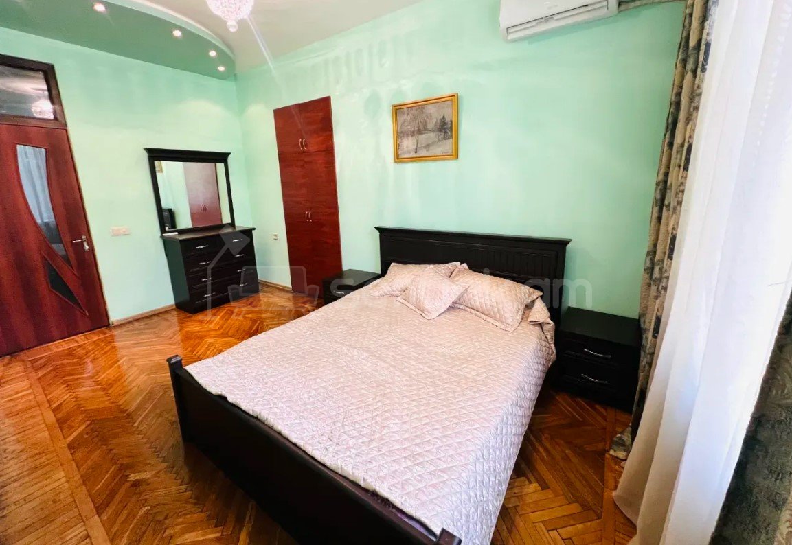 4 Սենյականոց Բնակարան Քարե Շենքում, 90քմ, 3/4 հարկ, Կապիտալ Վերանորոգված, Կահավորված