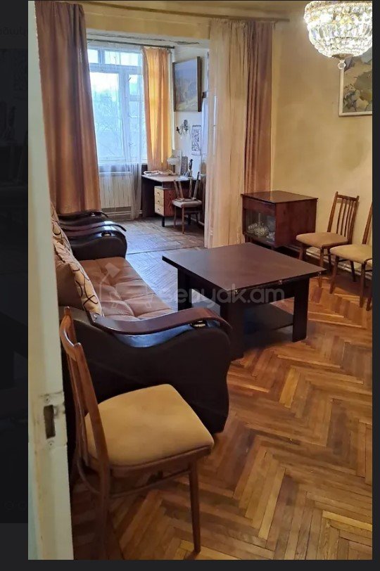 2 Սենյականոց Բնակարան Քարե Շենքում, 63քմ, 5/5 հարկ, Նորմալ Վիճակում, Կահավորված