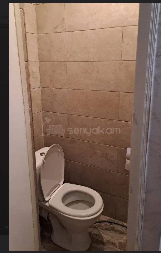 2 Սենյականոց Բնակարան Քարե Շենքում, 63քմ, 5/5 հարկ, Նորմալ Վիճակում, Կահավորված