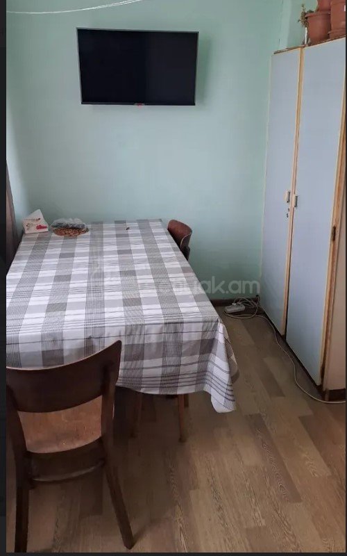 2 Սենյականոց Բնակարան Քարե Շենքում, 63քմ, 5/5 հարկ, Նորմալ Վիճակում, Կահավորված