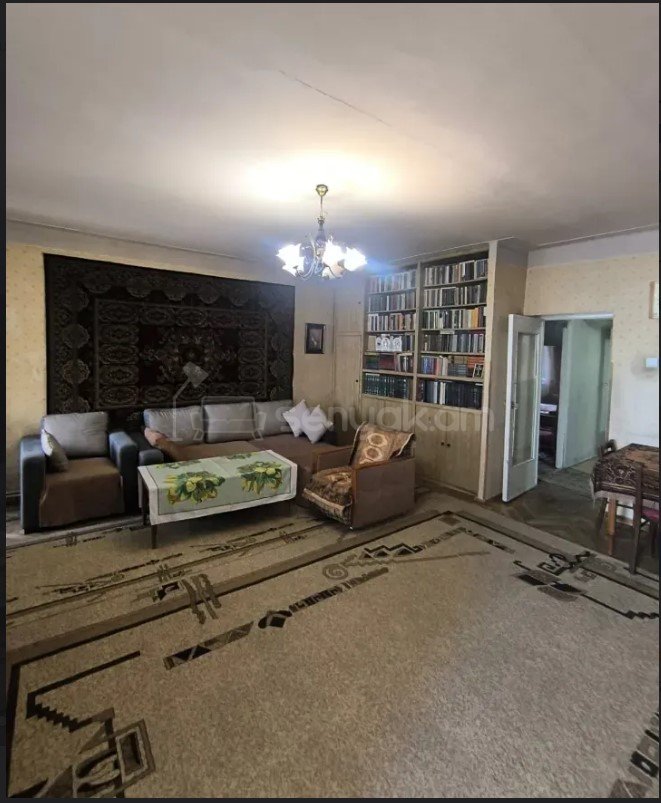 3 Սենյականոց Բնակարան Քարե Շենքում, 76քմ, 5/6 հարկ, Կապիտալ Վերանորոգված, Կահավորված