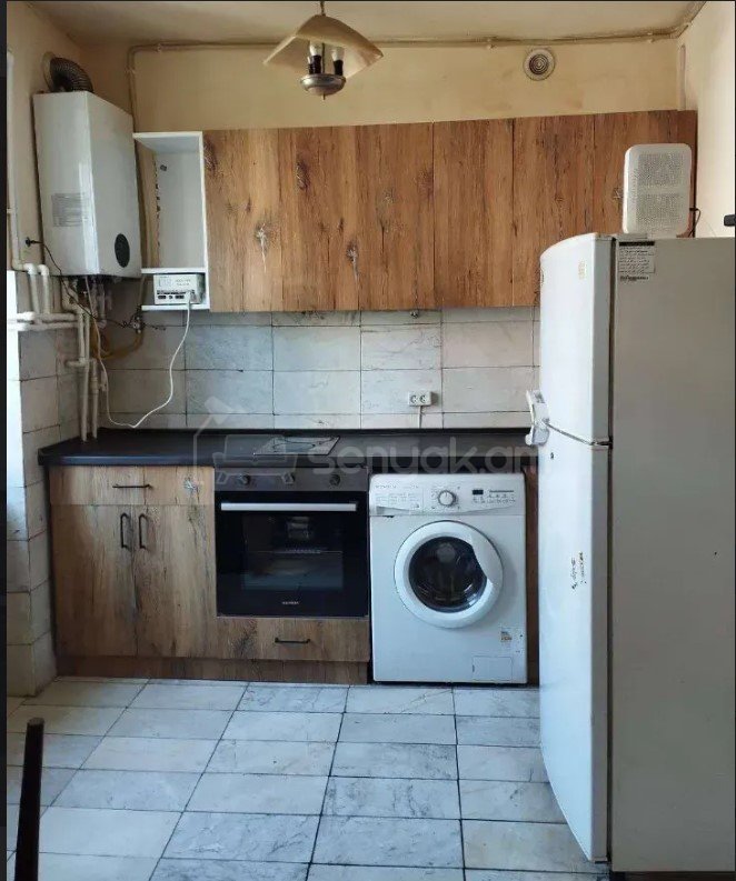 1 Սենյականոց Բնակարան Քարե Շենքում, 40քմ, 3/5 հարկ, Կապիտալ Վերանորոգված, Կահավորված