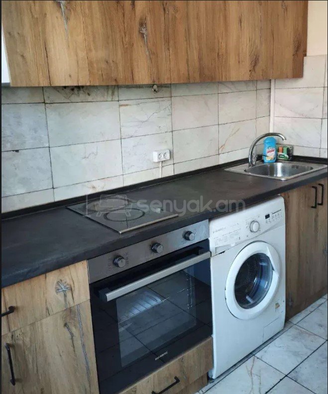 1 Սենյականոց Բնակարան Քարե Շենքում, 40քմ, 3/5 հարկ, Կապիտալ Վերանորոգված, Կահավորված