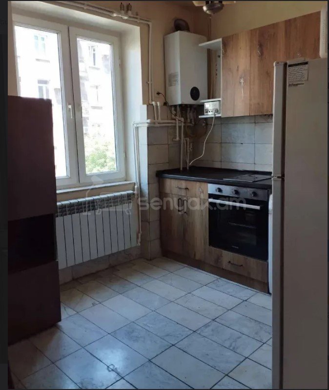 1 Սենյականոց Բնակարան Քարե Շենքում, 40քմ, 3/5 հարկ, Կապիտալ Վերանորոգված, Կահավորված