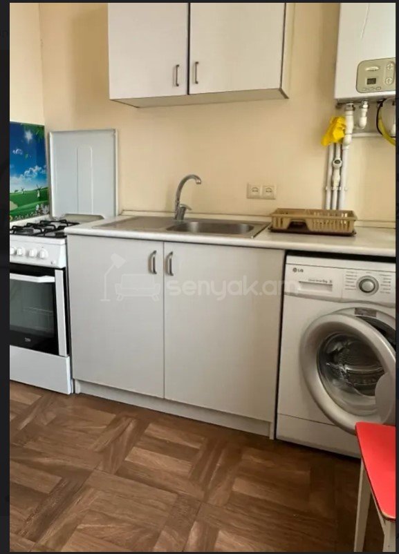 1 Սենյականոց Բնակարան Քարե Շենքում, 35քմ, 4/5 հարկ, Կապիտալ Վերանորոգված, Կահավորված