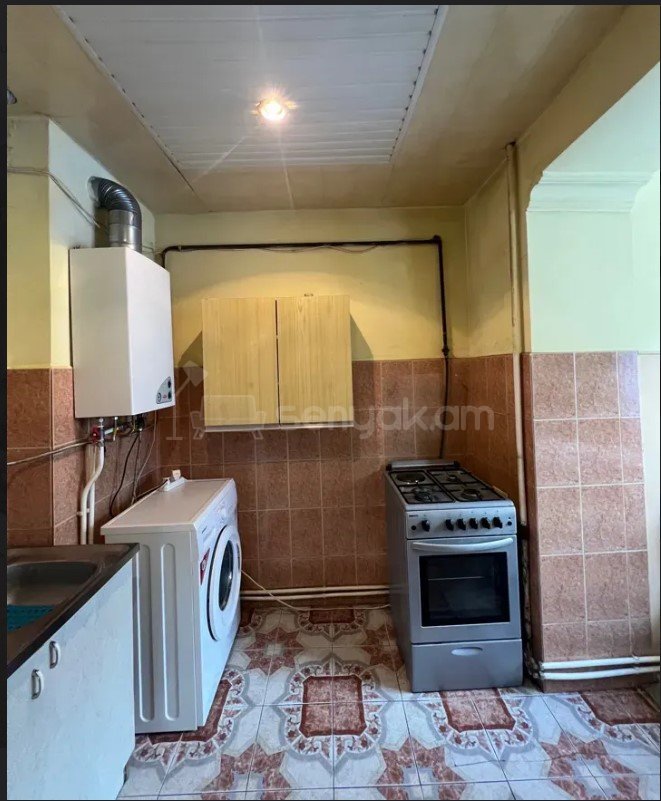 2 Սենյականոց Բնակարան Քարե Շենքում, 60քմ, 2/5 հարկ, Կապիտալ Վերանորոգված, Կահավորված