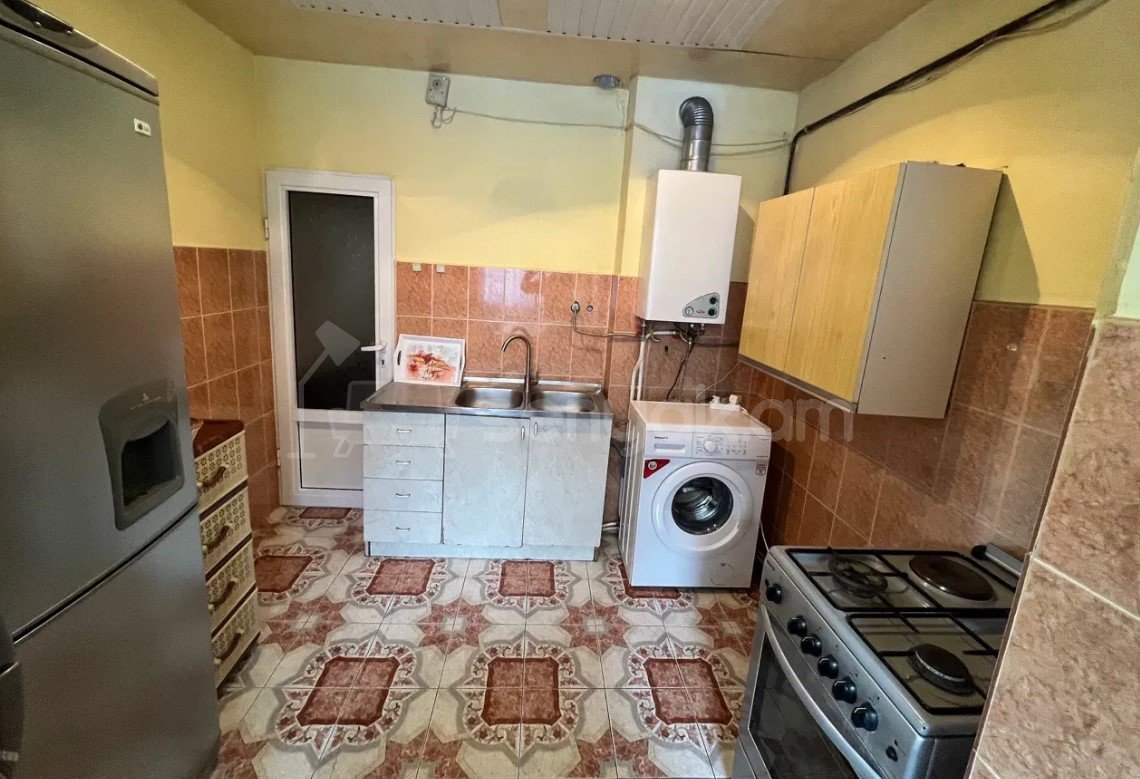 2 Սենյականոց Բնակարան Քարե Շենքում, 60քմ, 2/5 հարկ, Կապիտալ Վերանորոգված, Կահավորված