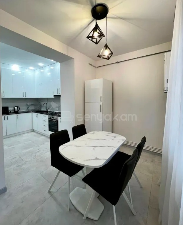 2 Սենյականոց Բնակարան Քարե Շենքում, 75քմ, 2/5 հարկ, Դիզայներական Վերանորոգված, Կահավորված, Արևկող