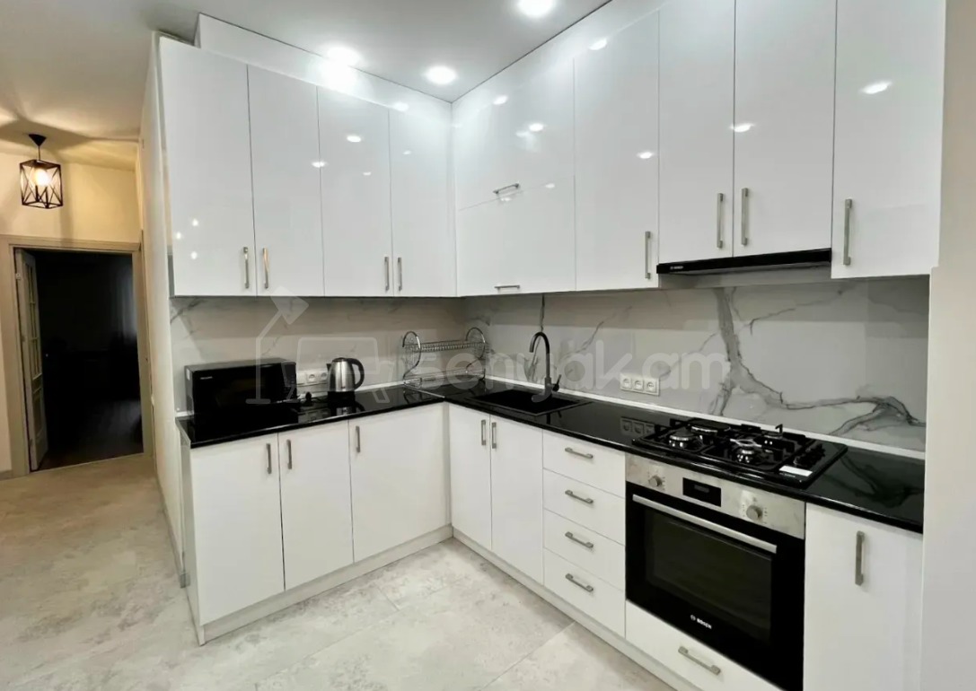 2 Սենյականոց Բնակարան Քարե Շենքում, 75քմ, 2/5 հարկ, Դիզայներական Վերանորոգված, Կահավորված, Արևկող