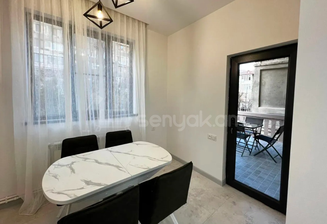 2 Սենյականոց Բնակարան Քարե Շենքում, 75քմ, 2/5 հարկ, Դիզայներական Վերանորոգված, Կահավորված, Արևկող