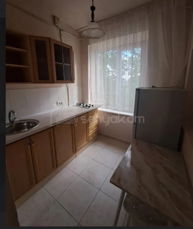 1 Սենյականոց Բնակարան Քարե Շենքում, 31քմ, 3/5 հարկ, Կապիտալ Վերանորոգված, Կահավորված