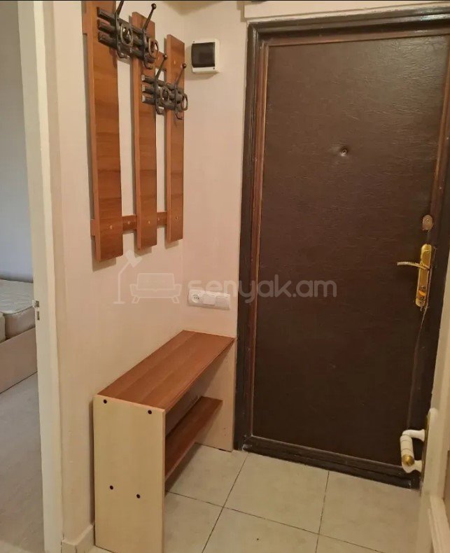 1 Սենյականոց Բնակարան Քարե Շենքում, 31քմ, 3/5 հարկ, Կապիտալ Վերանորոգված, Կահավորված