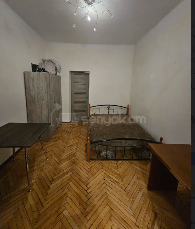 3 Սենյականոց Բնակարան Քարե Շենքում, 80քմ, 4/5 հարկ, Կապիտալ Վերանորոգված, Կահավորված