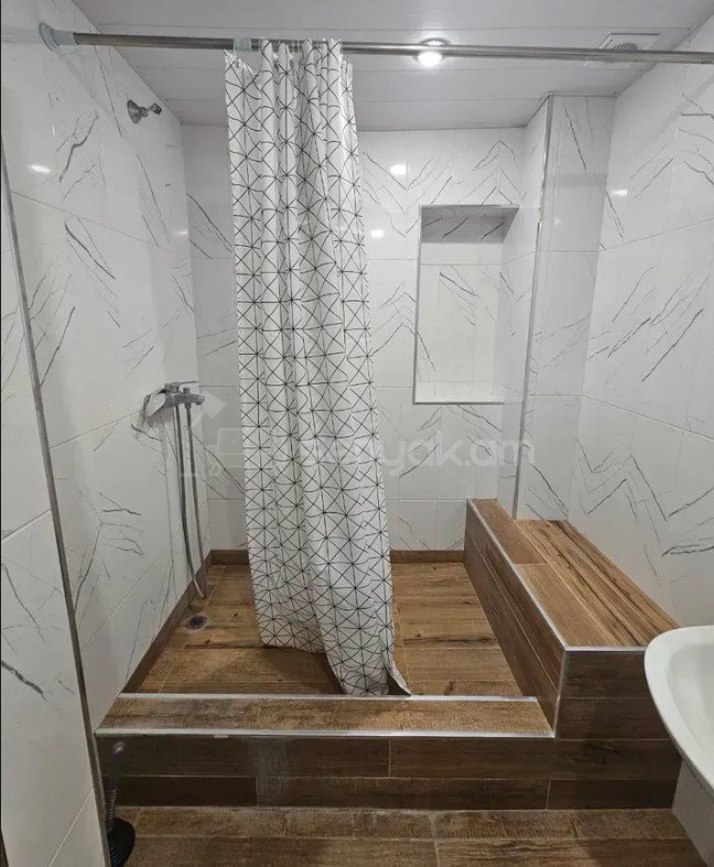 3 Սենյականոց Բնակարան Քարե Շենքում, 80քմ, 4/5 հարկ, Կապիտալ Վերանորոգված, Կահավորված