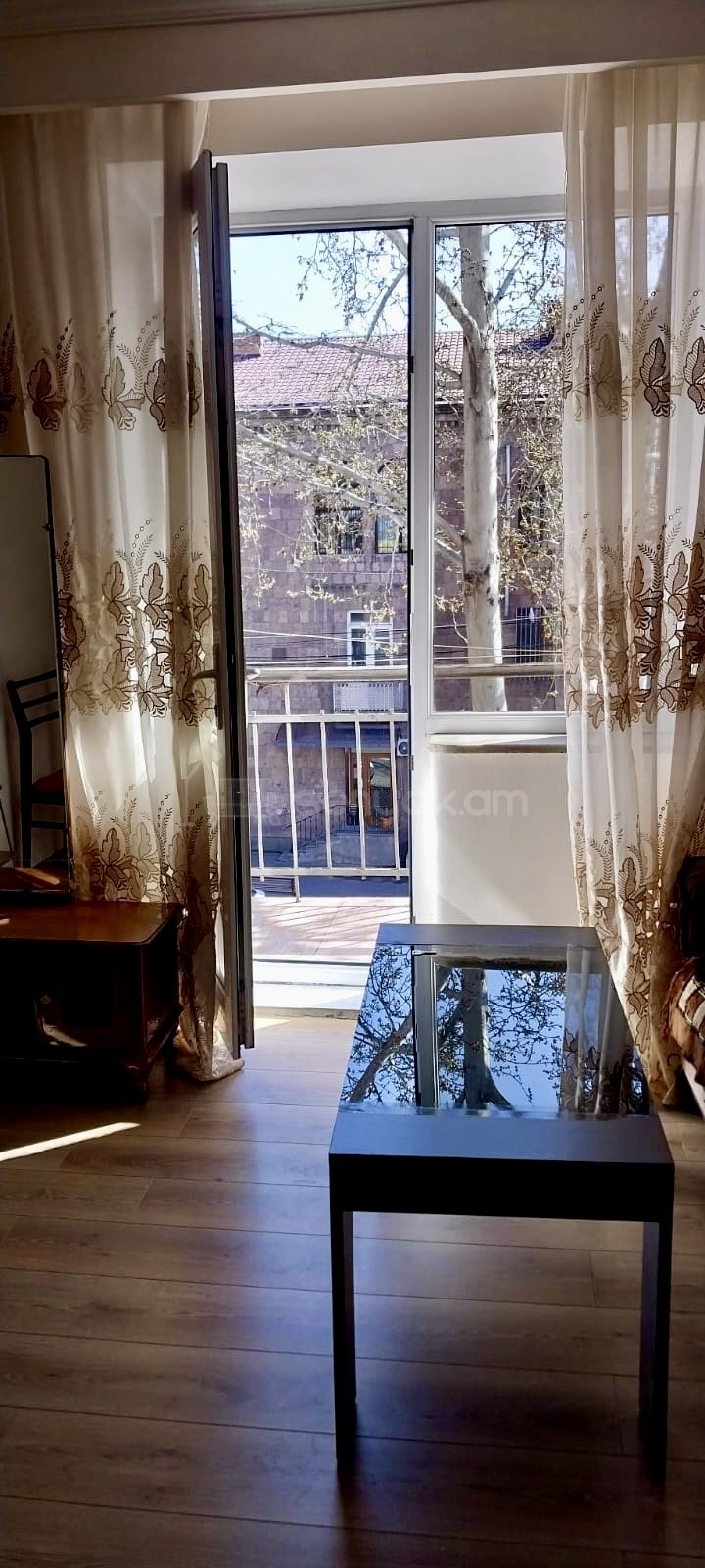 1 Սենյականոց Բնակարան Քարե Շենքում, 30քմ, 3/4 հարկ, Նորմալ Վիճակում, Կահավորված, Արևկող