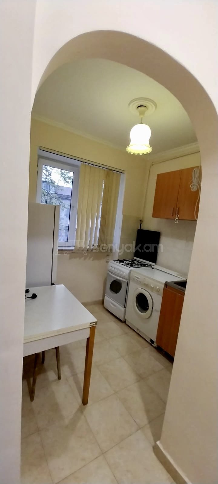 1 Սենյականոց Բնակարան Քարե Շենքում, 30քմ, 3/4 հարկ, Նորմալ Վիճակում, Կահավորված, Արևկող