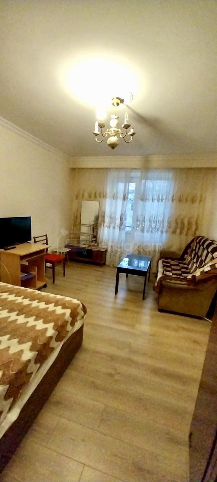 1 Սենյականոց Բնակարան Քարե Շենքում, 30քմ, 3/4 հարկ, Նորմալ Վիճակում, Կահավորված, Արևկող