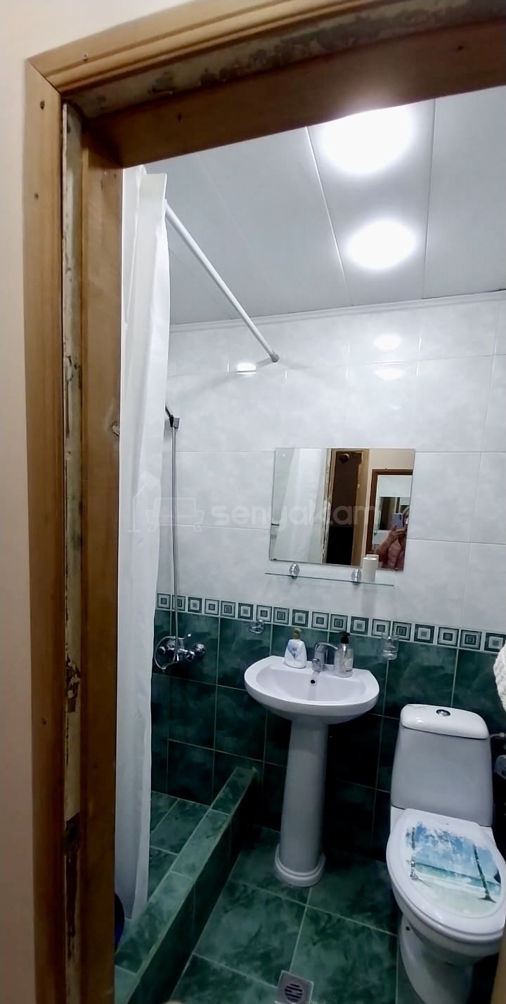 1 Սենյականոց Բնակարան Քարե Շենքում, 30քմ, 3/4 հարկ, Նորմալ Վիճակում, Կահավորված, Արևկող