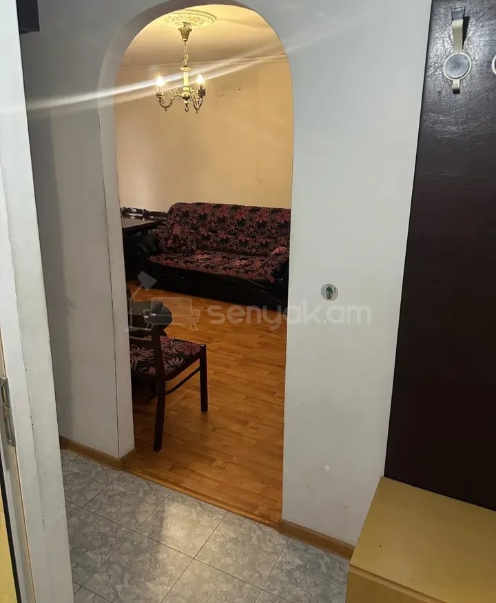 1 Սենյականոց Բնակարան Քարե Շենքում, 40քմ, 2/4 հարկ, Նորմալ Վիճակում, Կահավորված, Արևկող