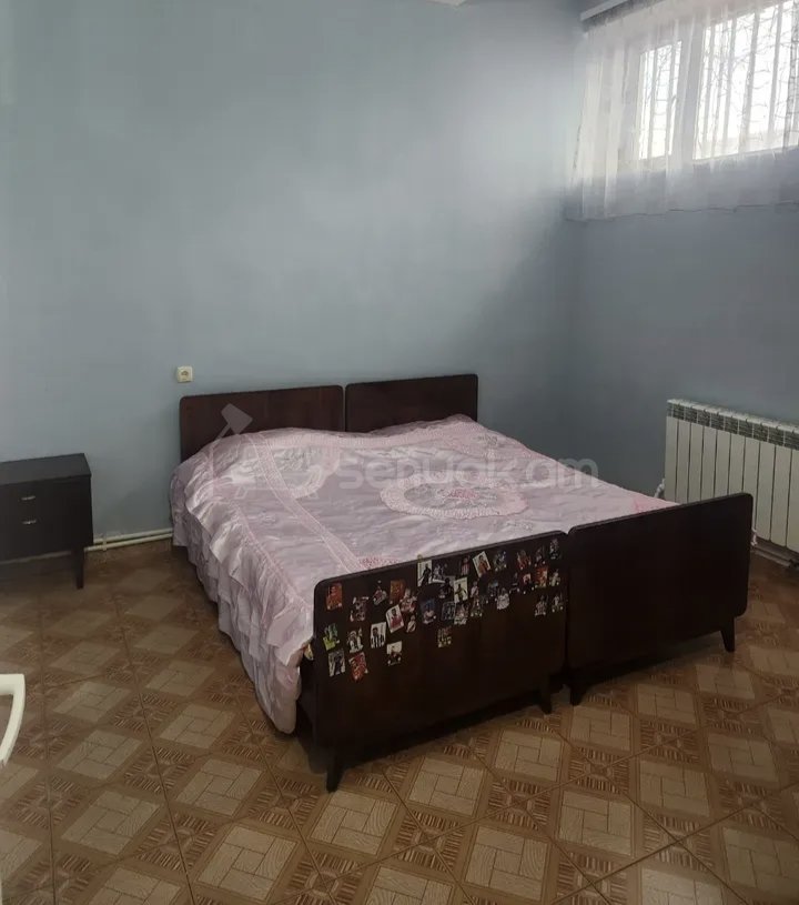 3 Սենյականոց Բնակարան Քարե Շենքում, 82քմ, 1/5 հարկ, Նորմալ Վիճակում, Կահավորված, Արևկող