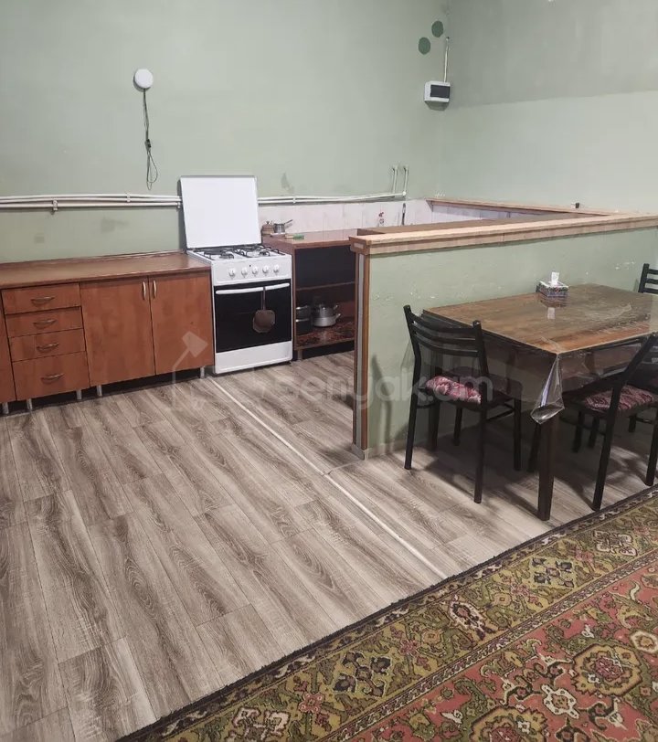 3 Սենյականոց Բնակարան Քարե Շենքում, 82քմ, 1/5 հարկ, Նորմալ Վիճակում, Կահավորված, Արևկող