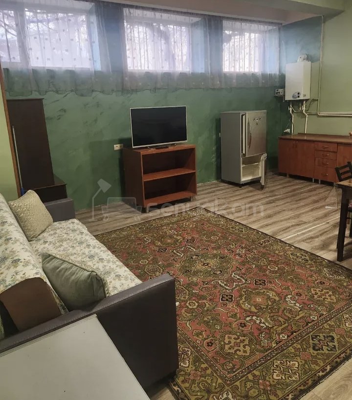 3 Սենյականոց Բնակարան Քարե Շենքում, 82քմ, 1/5 հարկ, Նորմալ Վիճակում, Կահավորված, Արևկող