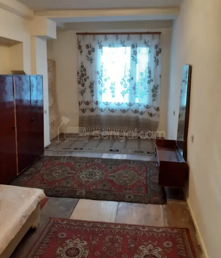 2 Սենյականոց Բնակարան Քարե Շենքում, 56քմ, 3/5 հարկ, Նորմալ Վիճակում, Կահավորված