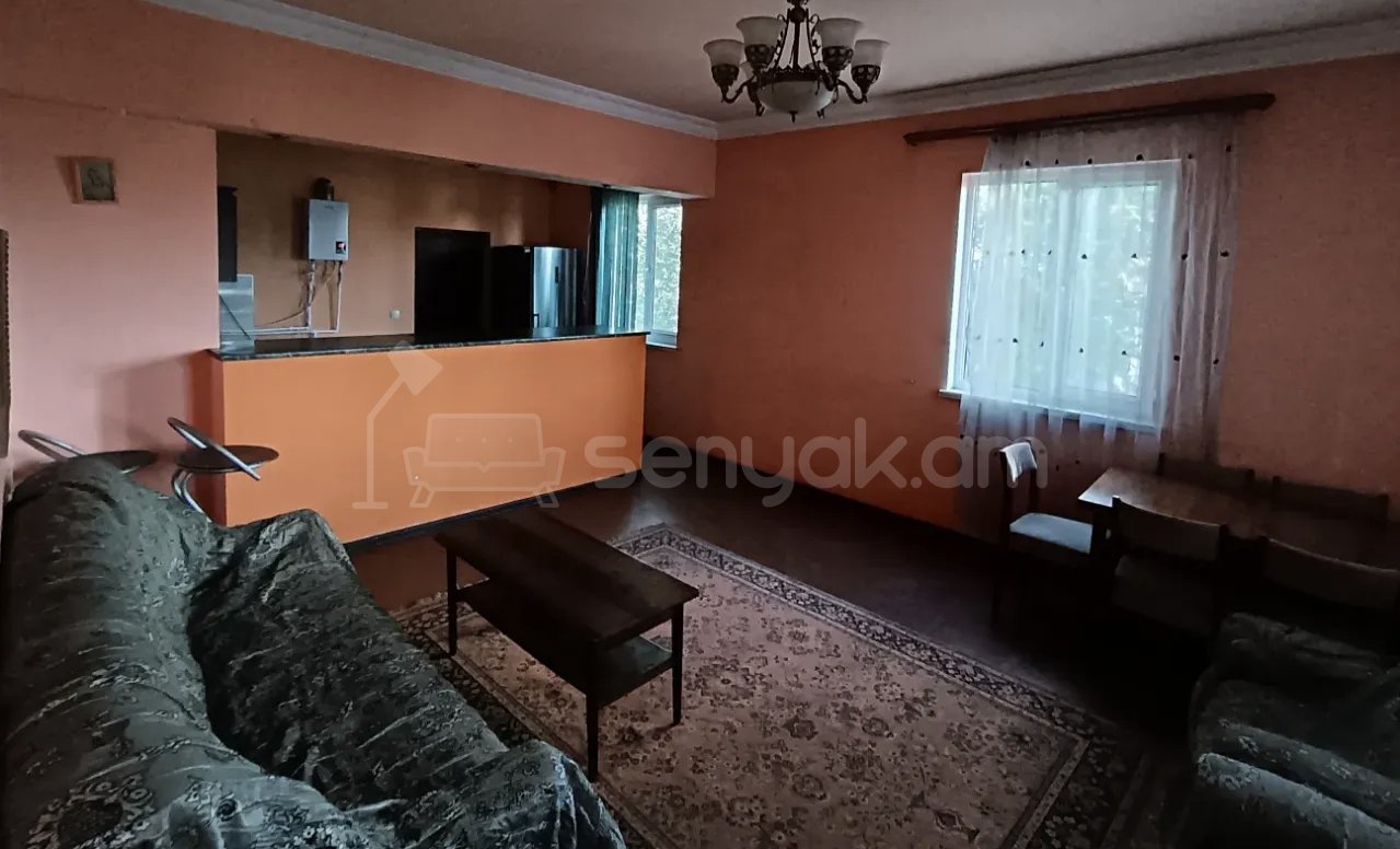 2 Սենյականոց Բնակարան Քարե Շենքում, 56քմ, 3/5 հարկ, Նորմալ Վիճակում, Կահավորված