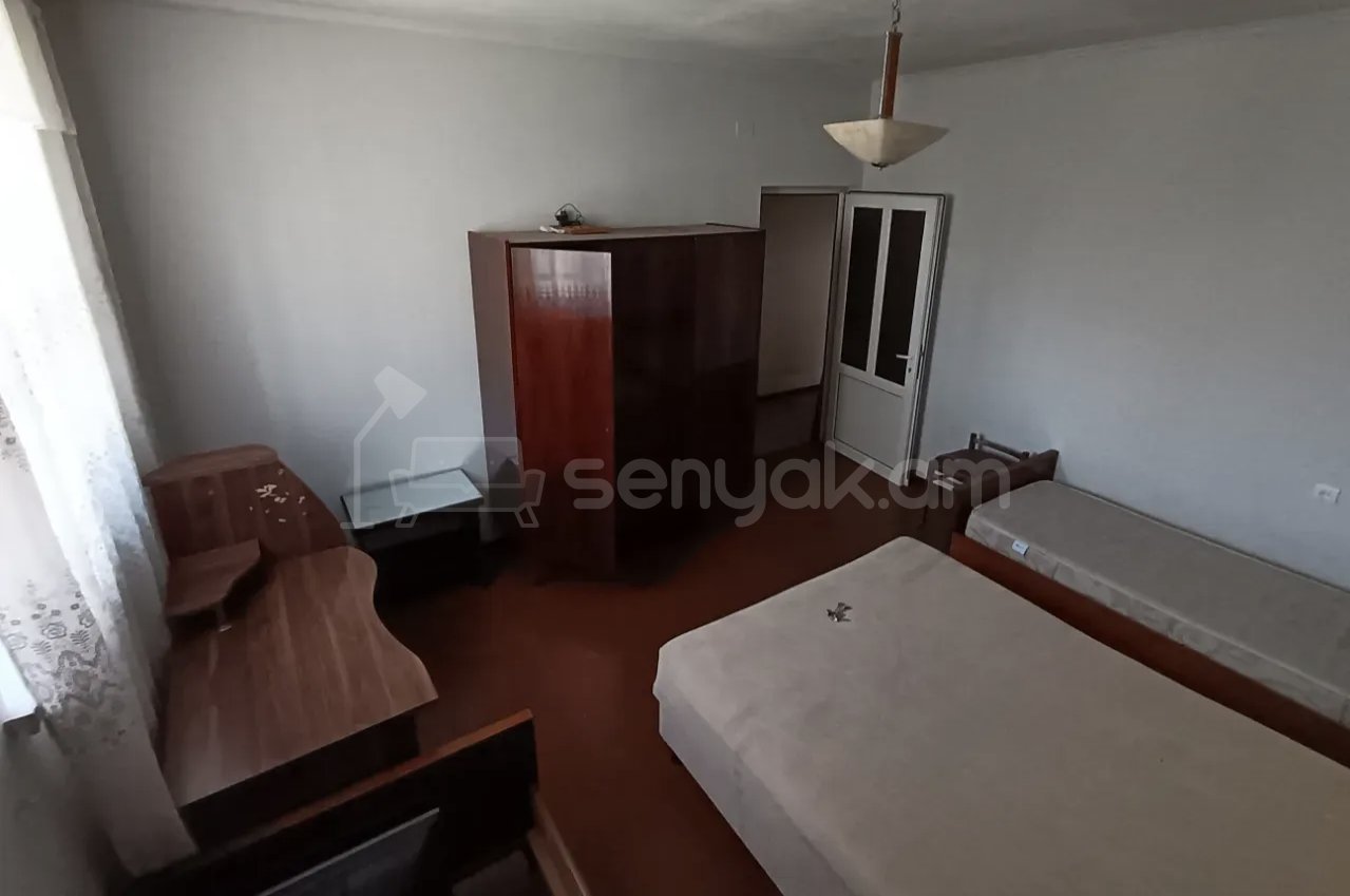 2 Սենյականոց Բնակարան Քարե Շենքում, 56քմ, 3/5 հարկ, Նորմալ Վիճակում, Կահավորված